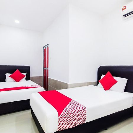 โอโย 414 อาดิฟฟ์ พาเลซ โฮเต็ล Hotel เซปัง ภายนอก รูปภาพ