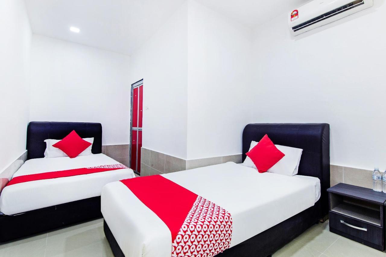 โอโย 414 อาดิฟฟ์ พาเลซ โฮเต็ล Hotel เซปัง ภายนอก รูปภาพ