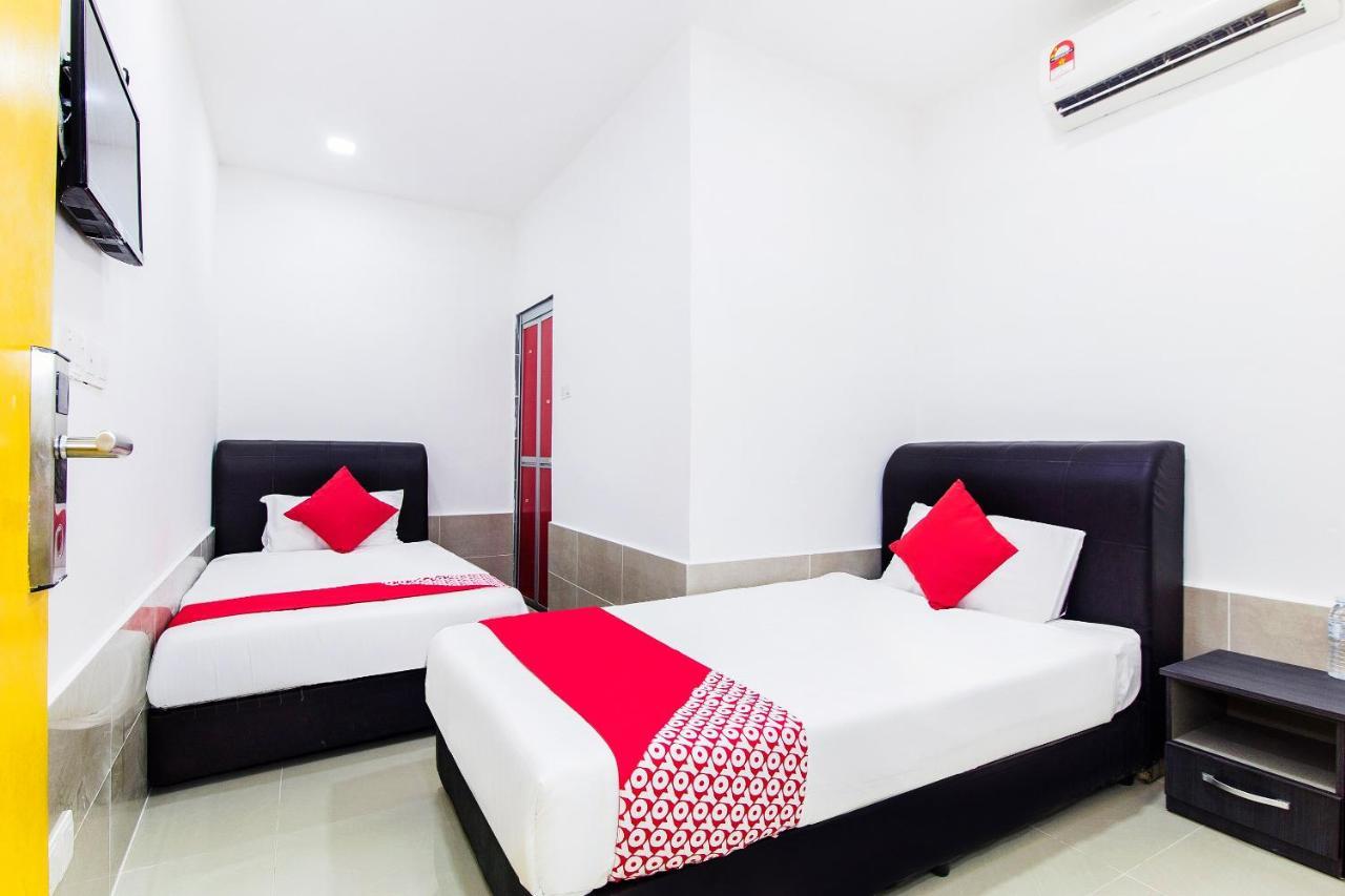 โอโย 414 อาดิฟฟ์ พาเลซ โฮเต็ล Hotel เซปัง ภายนอก รูปภาพ