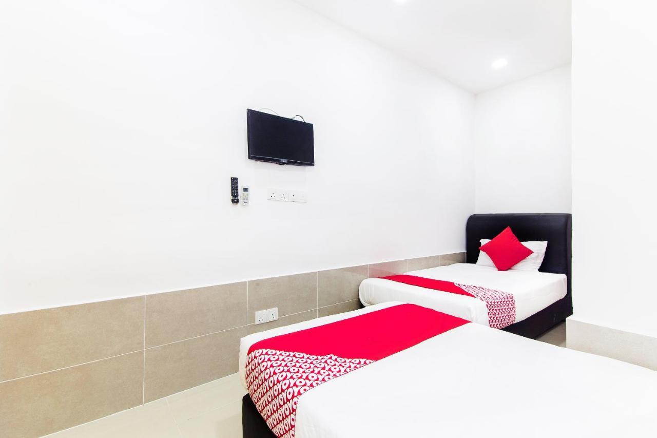 โอโย 414 อาดิฟฟ์ พาเลซ โฮเต็ล Hotel เซปัง ภายนอก รูปภาพ