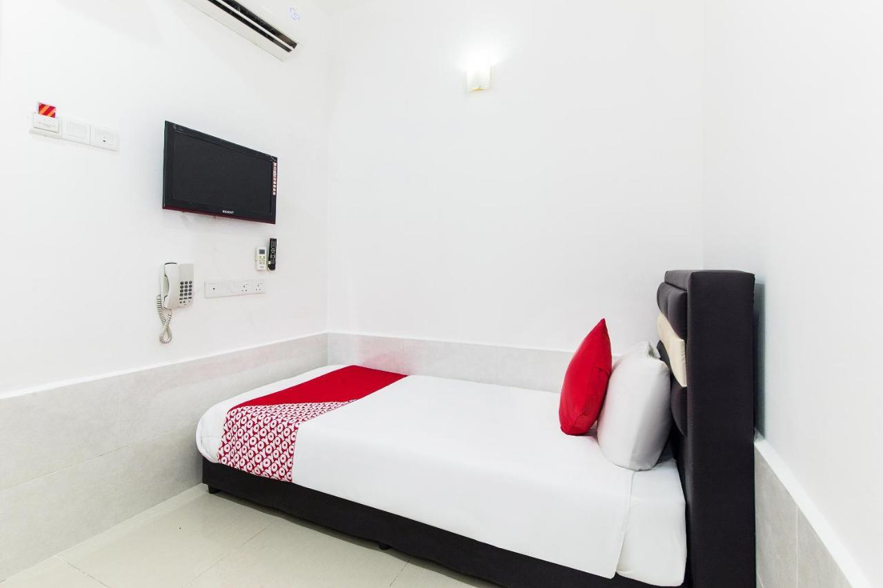 โอโย 414 อาดิฟฟ์ พาเลซ โฮเต็ล Hotel เซปัง ภายนอก รูปภาพ