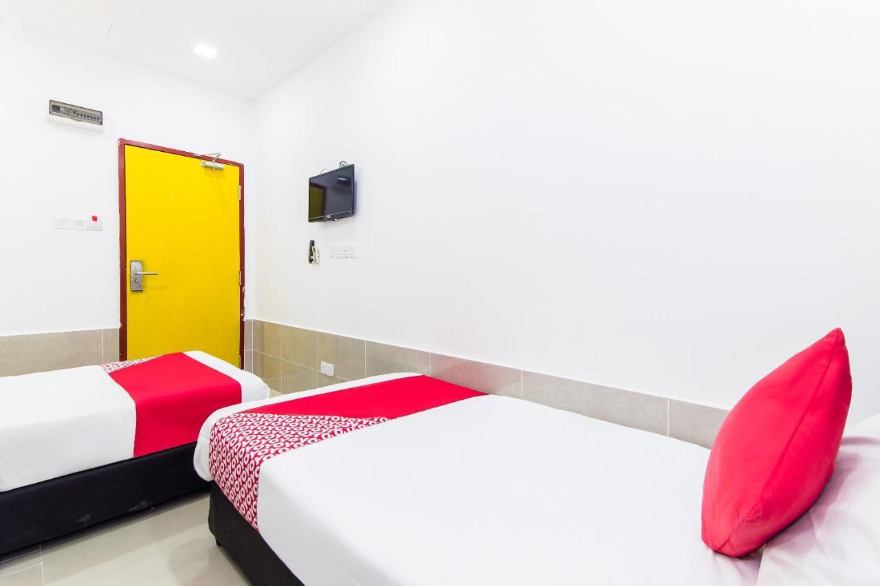 โอโย 414 อาดิฟฟ์ พาเลซ โฮเต็ล Hotel เซปัง ภายนอก รูปภาพ