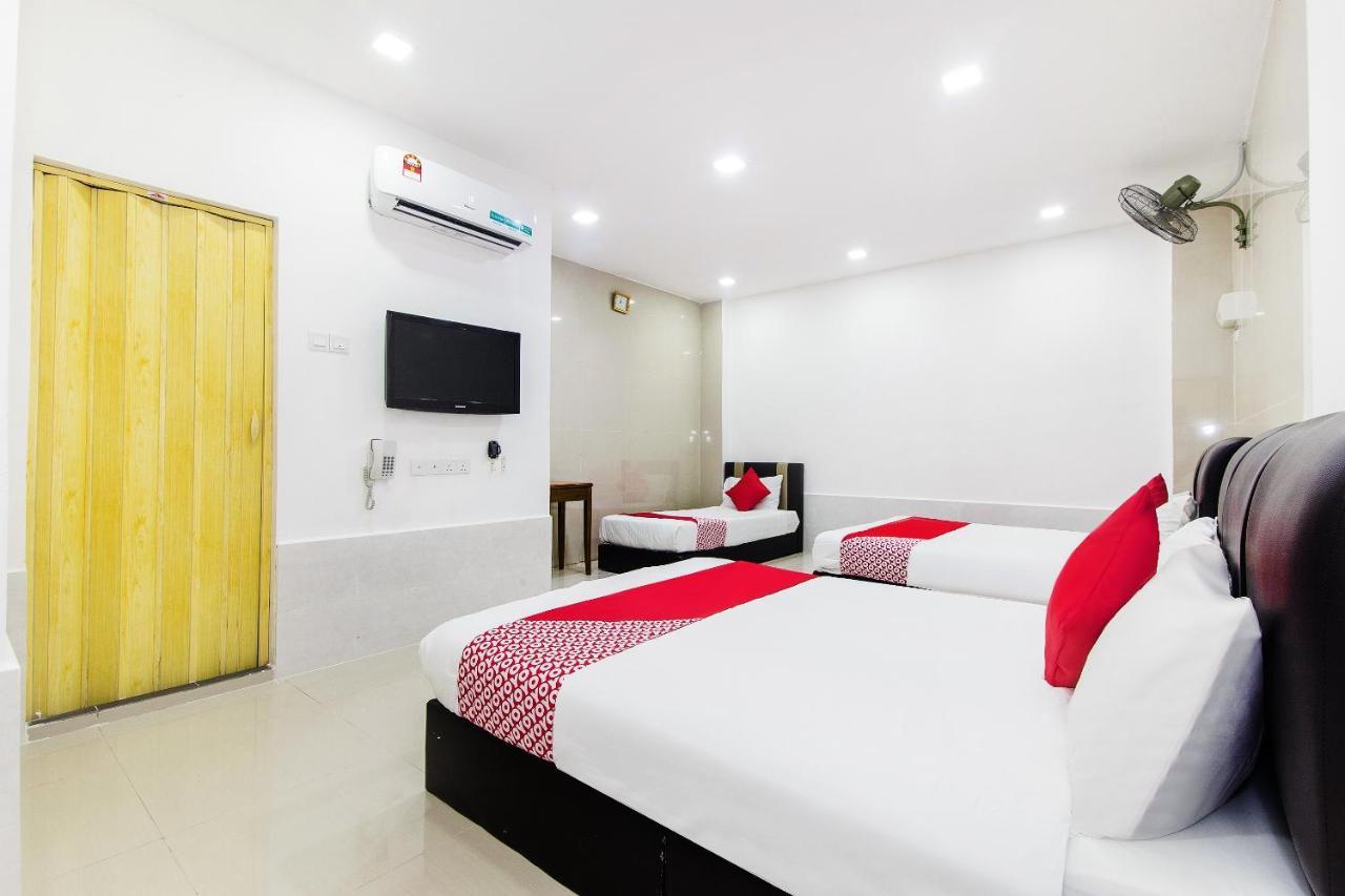 โอโย 414 อาดิฟฟ์ พาเลซ โฮเต็ล Hotel เซปัง ภายนอก รูปภาพ