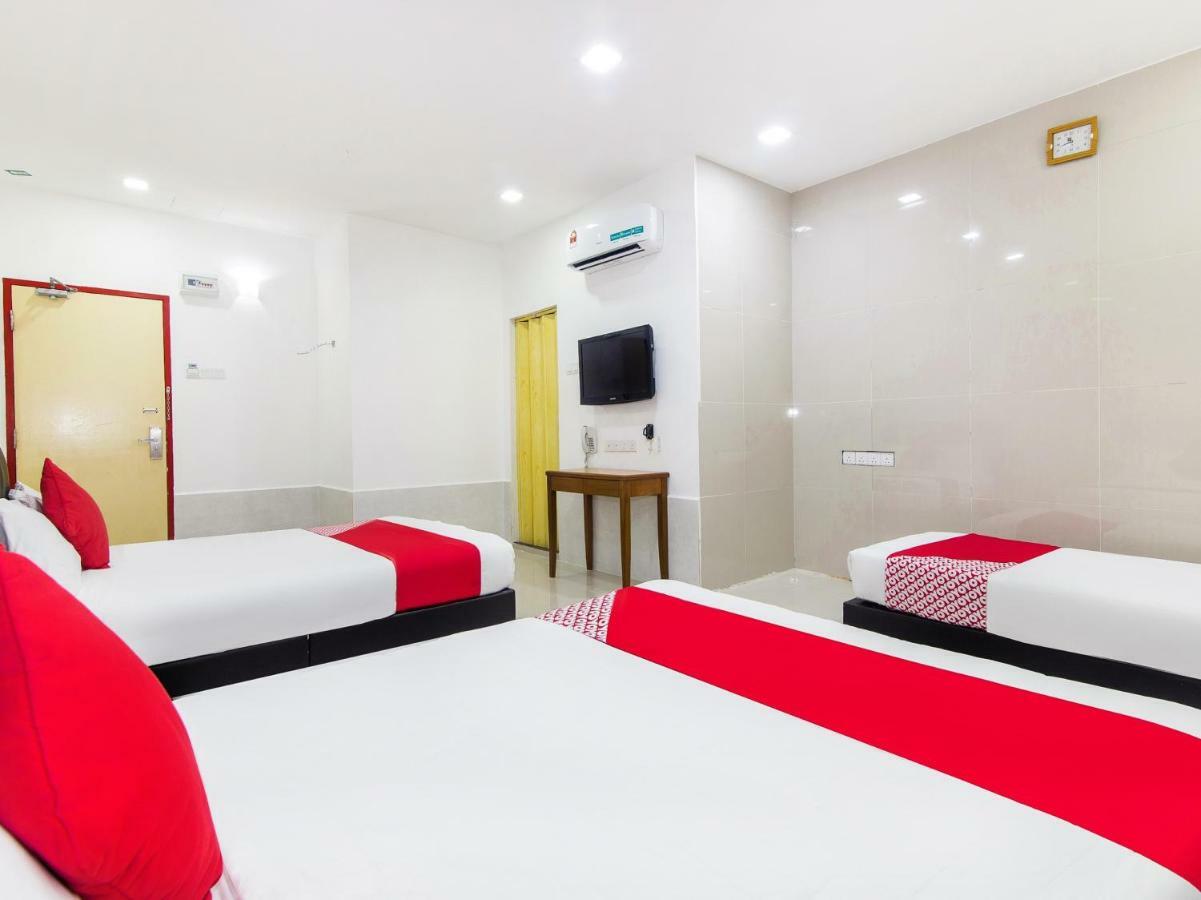 โอโย 414 อาดิฟฟ์ พาเลซ โฮเต็ล Hotel เซปัง ภายนอก รูปภาพ