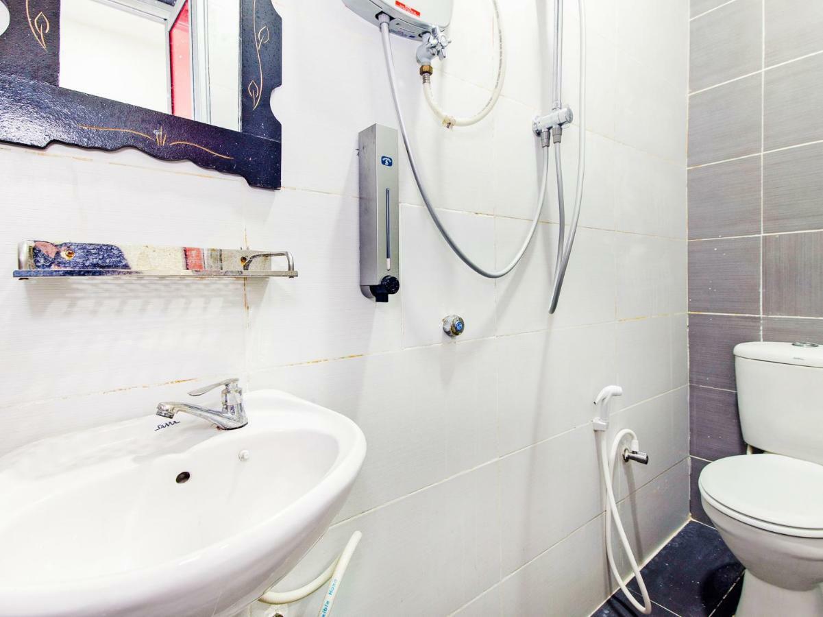 โอโย 414 อาดิฟฟ์ พาเลซ โฮเต็ล Hotel เซปัง ภายนอก รูปภาพ