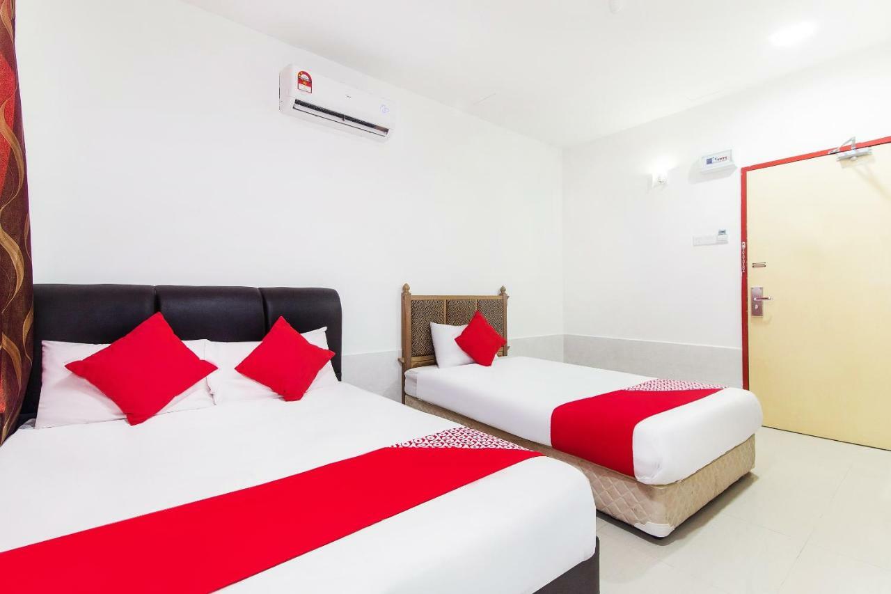 โอโย 414 อาดิฟฟ์ พาเลซ โฮเต็ล Hotel เซปัง ภายนอก รูปภาพ