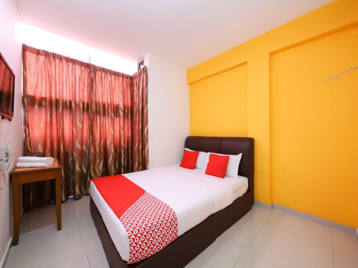 โอโย 414 อาดิฟฟ์ พาเลซ โฮเต็ล Hotel เซปัง ภายนอก รูปภาพ