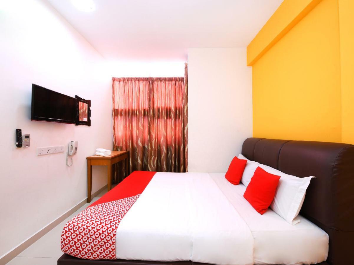โอโย 414 อาดิฟฟ์ พาเลซ โฮเต็ล Hotel เซปัง ภายนอก รูปภาพ