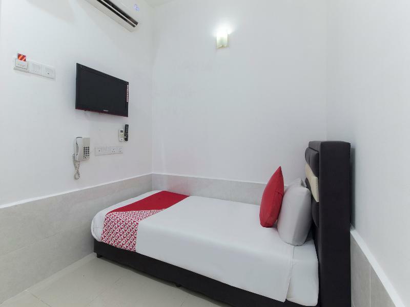 โอโย 414 อาดิฟฟ์ พาเลซ โฮเต็ล Hotel เซปัง ภายนอก รูปภาพ