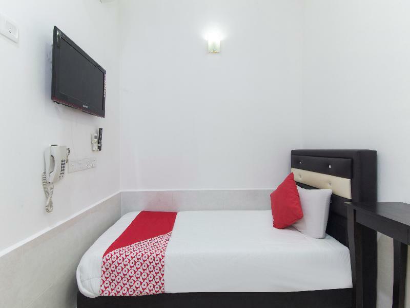 โอโย 414 อาดิฟฟ์ พาเลซ โฮเต็ล Hotel เซปัง ภายนอก รูปภาพ